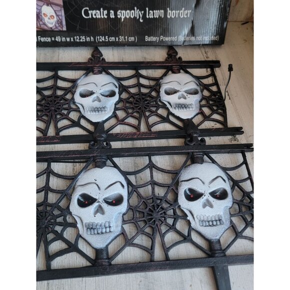 Gothic skull fence light up Halloween prop lawn decor home - Picture 8 of 10